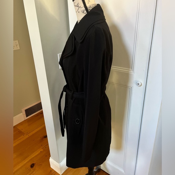 London Fog Black Belted Trench Coat. Women's Size: M. - Picture 6 of 13